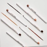 Brushup-maxineczka-kredki-na-linię-wodną-oka.webp